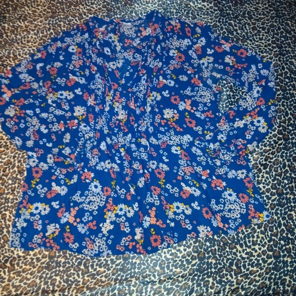 Women's Old Navy floral pentuck swing blouse size small